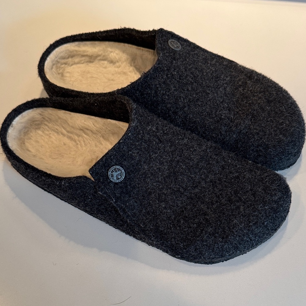 Birkenstock Women's Dark Gray Felt Shearling-Lined Clogs